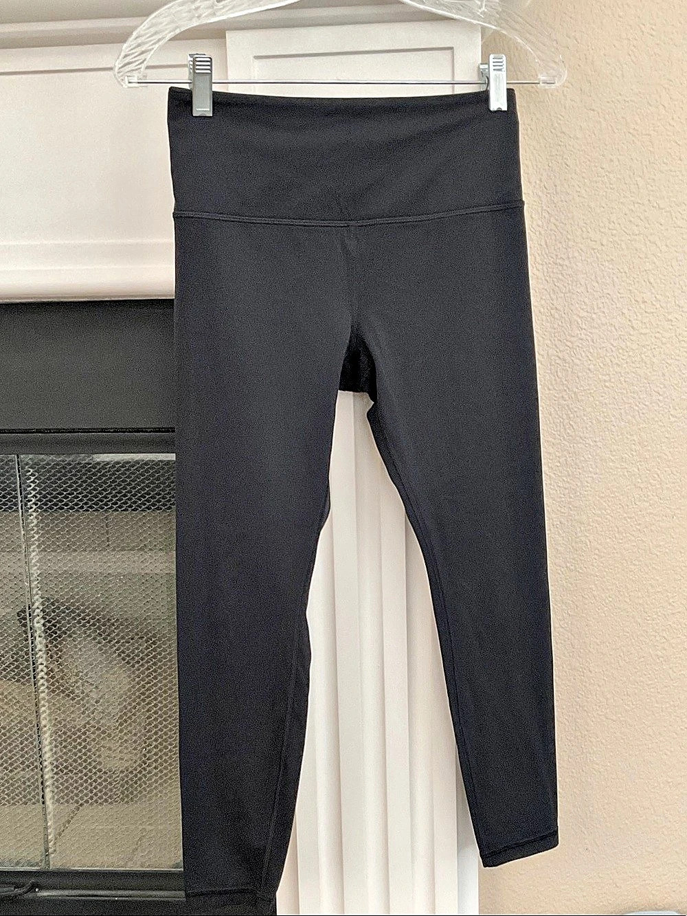 Athleta Ultra High Rise Elation Tight Black Small Short